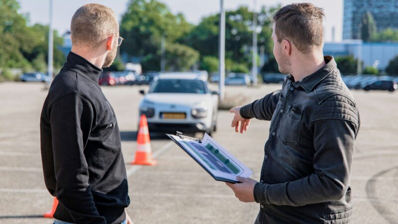 Friese rijscholen presteren matig maar rekenen gemiddeld wel het hoogste tarief voor een autorijles