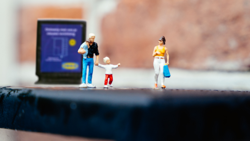 IKEA organiseert ‘Miniature People’ speurtocht in Leeuwarden