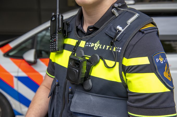 Leeuwarder (30) rijdt te snel, zonder rijbewijs en vermoedelijk in bezit van cocaïne op bromfiets