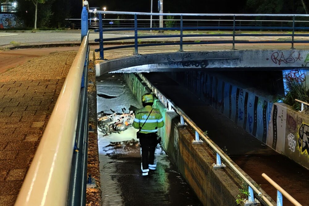 Twee deelscooters volledig uitgebrand in Leeuwarden