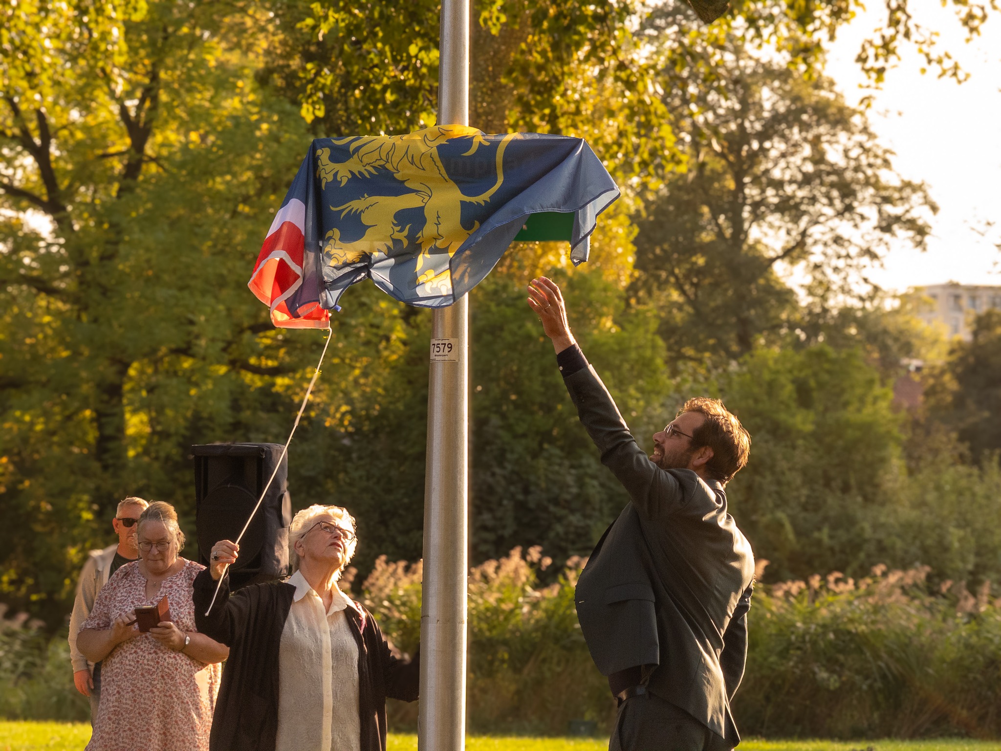 Onthulling Vlaskamppad in het Vossepark