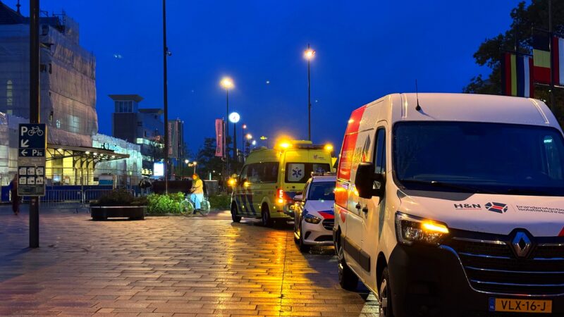Fietser gewond bij botsing met pakketbezorger
