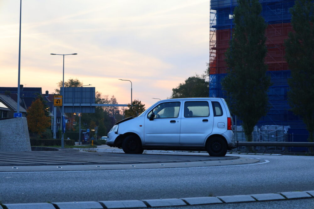 Botsing van twee auto’s op Europaplein in Leeuwarden