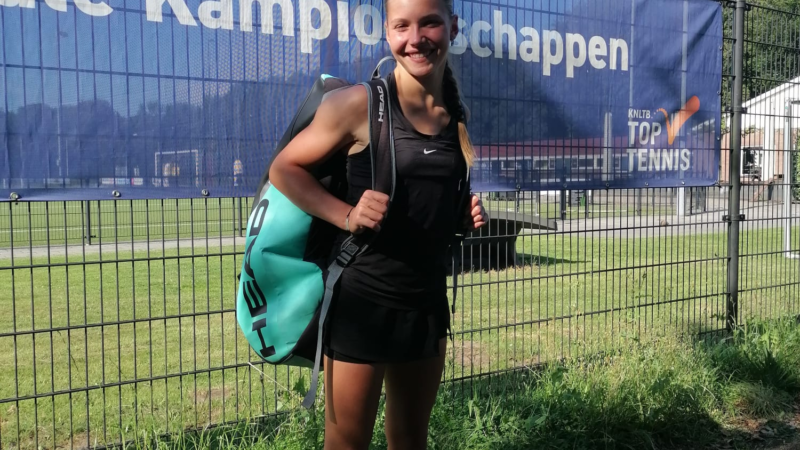 Internationaal top-jeugdtoernooi bij Tennisvereniging Leeuwarden met Fleur Luderer van TVL