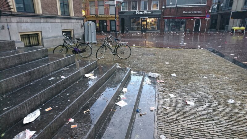 Column: de vuilnisbelt van het Wilhelminaplein op zondagochtend