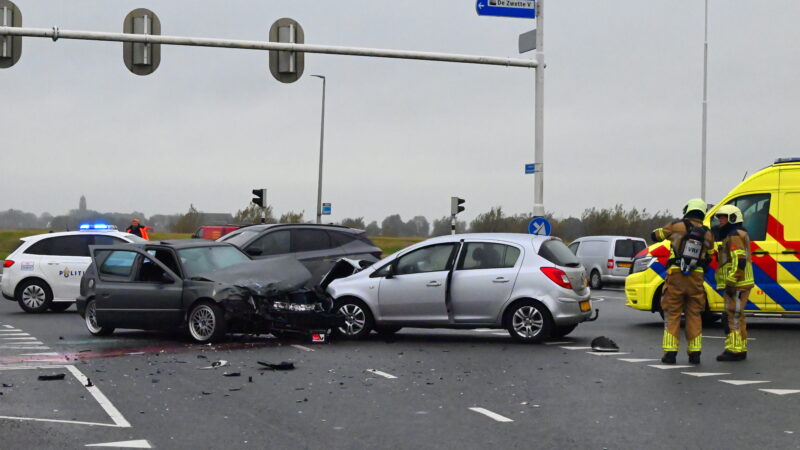 Meerdere voertuigen betrokken bij aanrijding in Leeuwarden