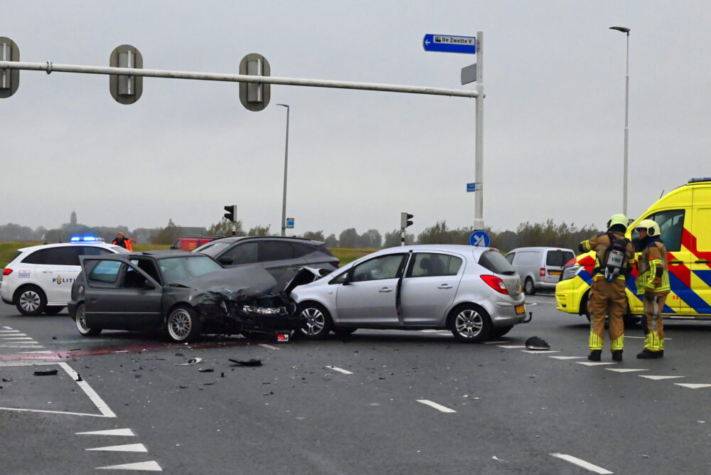 Meerdere voertuigen betrokken bij aanrijding in Leeuwarden