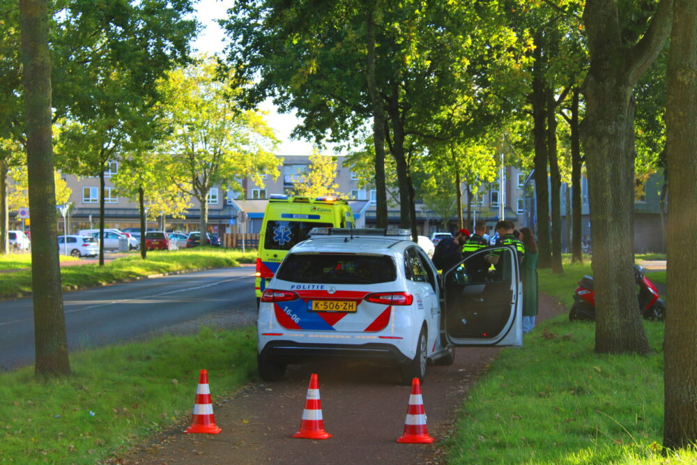 Twee scooterrijders botsen op elkaar in Leeuwarden