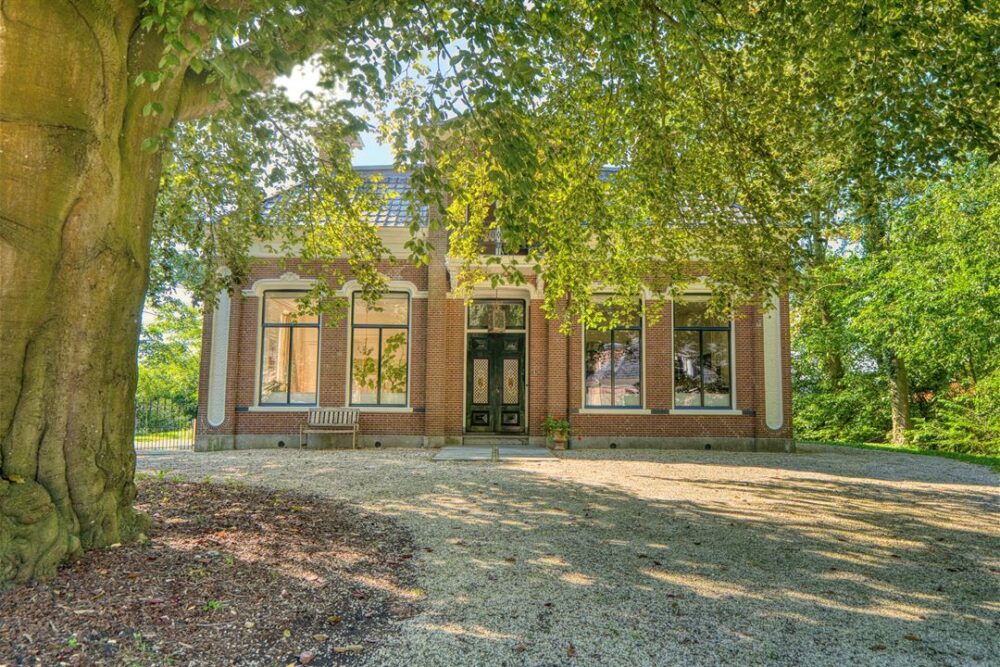 Hoe Geert Mak verdwijnt uit Jorwert (en zijn huis te koop zet voor bijna een miljoen)