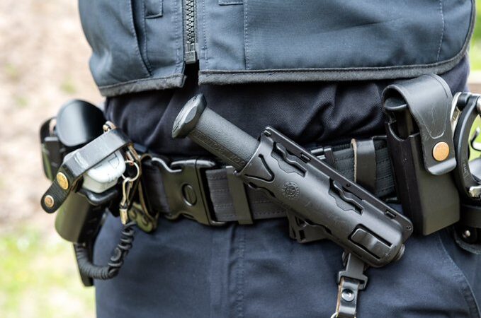 Leeuwarder sluit zichzelf op in doucheruimte door afbreken klink