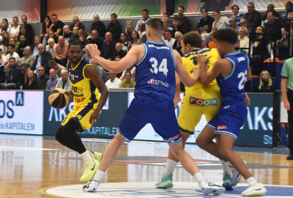 LWD Basket wint in noordelijke derby van Donar Groningen