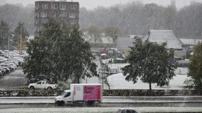 Het sneeuwt op verschillende plekken