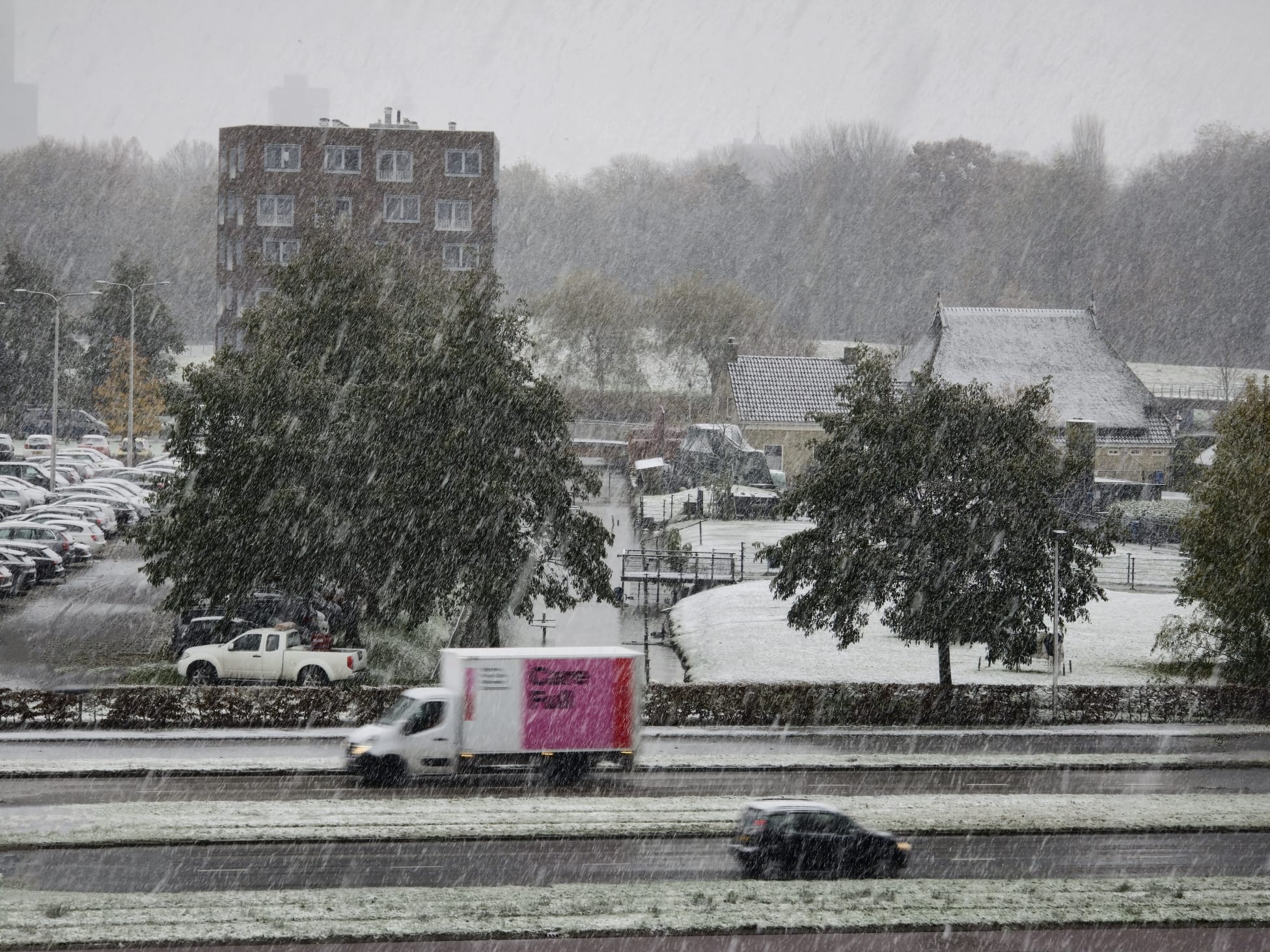 Het sneeuwt op verschillende plekken