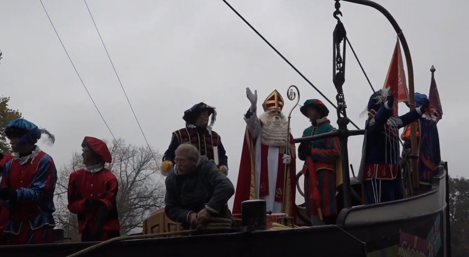 VIDEO: Sinterklaas komt aan in Leeuwarden