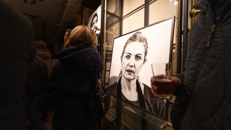 Foto-expositie Dineke Kaal laat kracht zien van mensen die in armoede leven