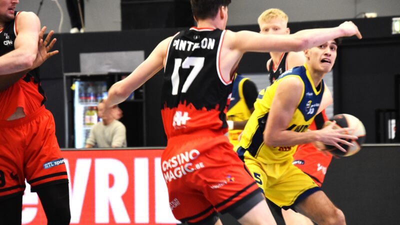 LWD Basket in eigen Kalverdome onderuit tegen Charleroi