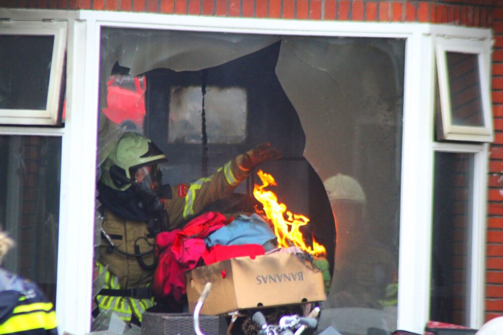 Flinke rookontwikkeling bij brand in woning in Leeuwarden
