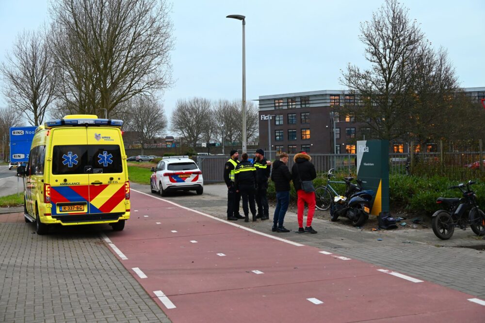 Gewonden bij botsing tussen fietser en scooter in Leeuwarden
