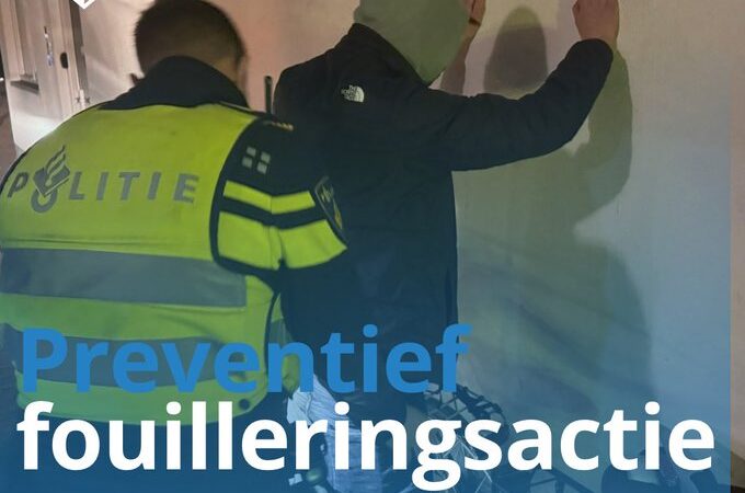 Fouilleringsactie politie: twee drugsdealers en twee personen met automatisch wapen aangehouden
