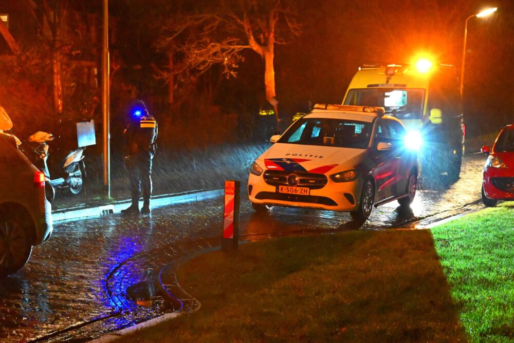Scooterrijder botst tegen paal en raakt gewond in Goutum