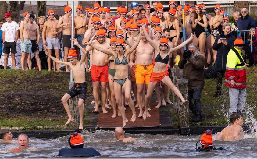 Nieuwjaarsduik 2024 in Leeuwarden