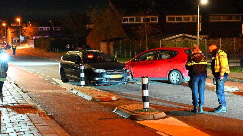 Gewonde na frontale botsing tussen twee auto’s in Leeuwarden