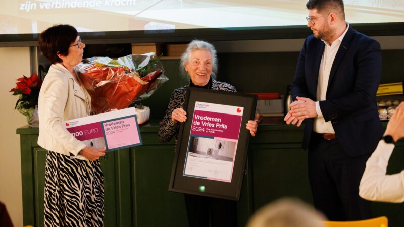 Ontwerper Folkert van der Hoek wint Vredeman de Vriesprijs voor Vormgeving