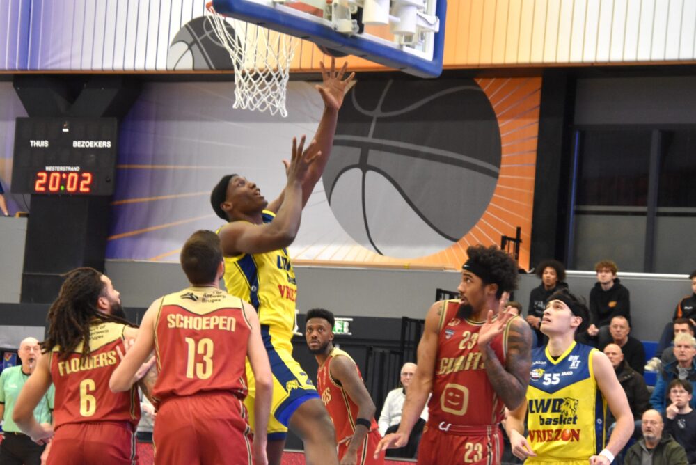 LWD Basket sluit eerste helft competitie af met knappe winst tegen Antwerpen