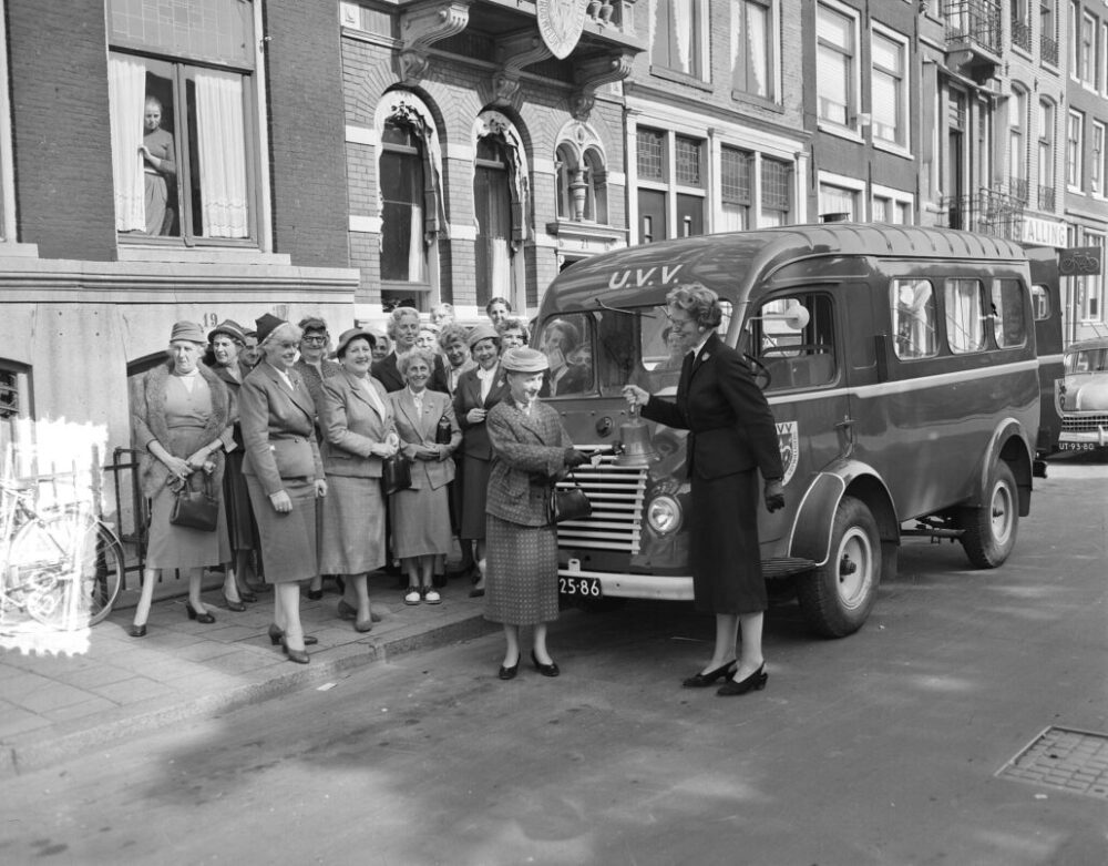 Wie jarig is trakteert: Unie van Vrijwilligers (UVV) afdeling Grou viert 80-jarig bestaan