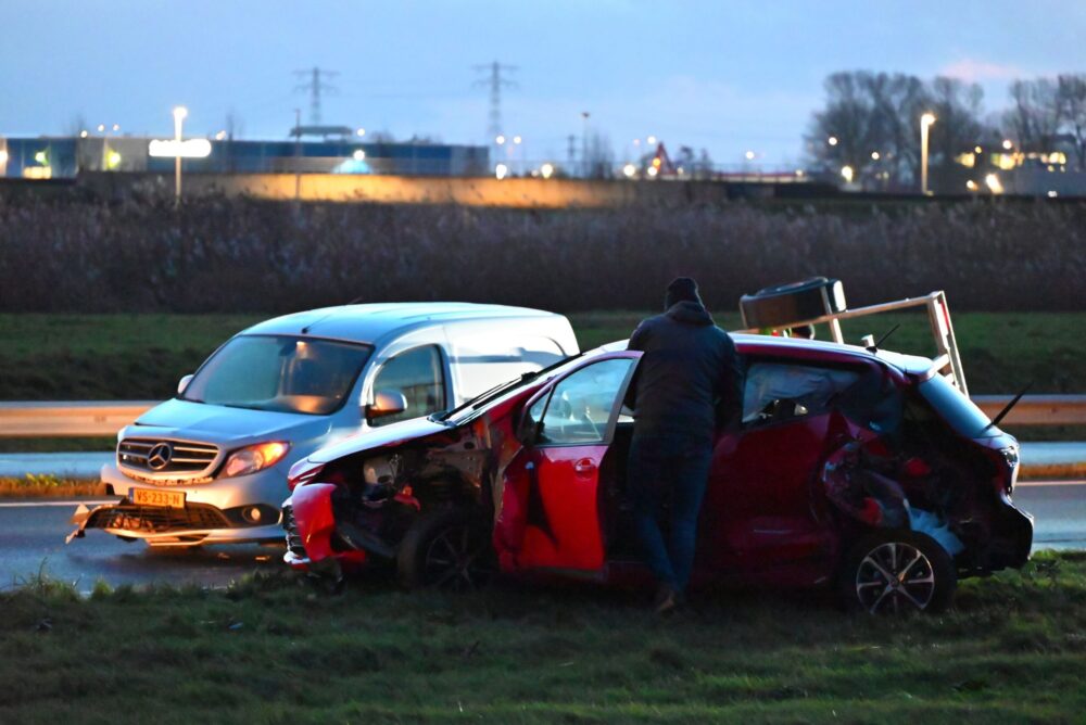 Botsing met flinke schade op De Haak rond Leeuwarden
