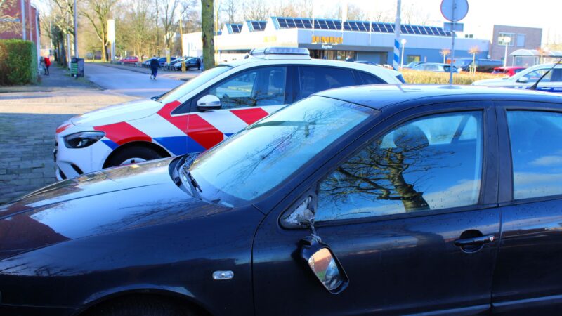 Auto en fietser botsen op elkaar in Leeuwarden