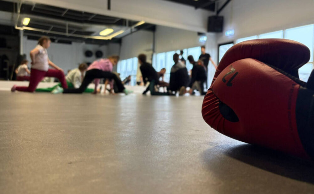 Kickbokskampioen Mykola uit Oekraïne traint in Grou