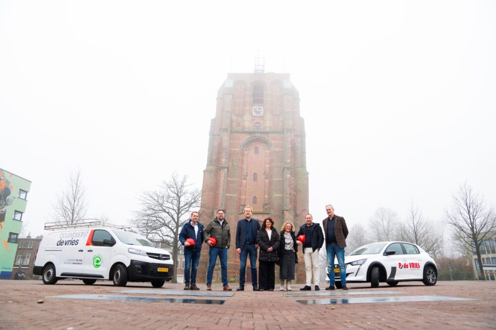 P. de Vries Installatietechniek en Bouwbedrijf De Vries doen onderhoud 17 wijk-, buurt- en dorpshuizen