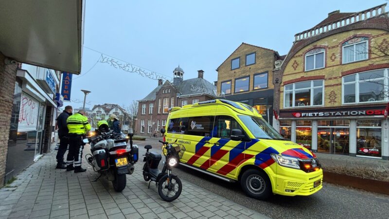 Botsing tussen scooterrijder en auto in Leeuwarden