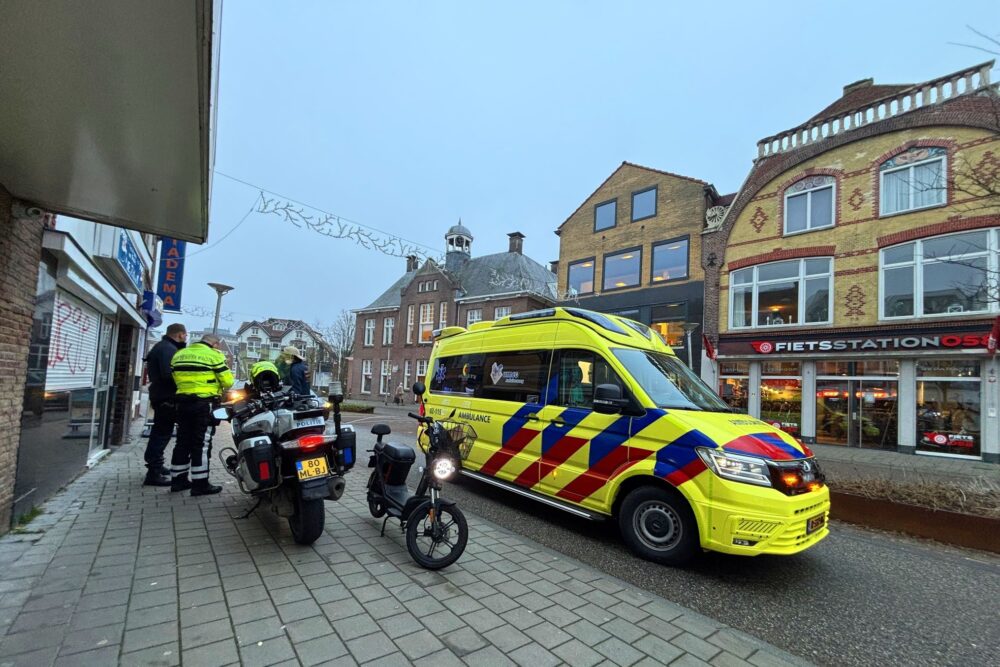 Botsing tussen scooterrijder en auto in Leeuwarden