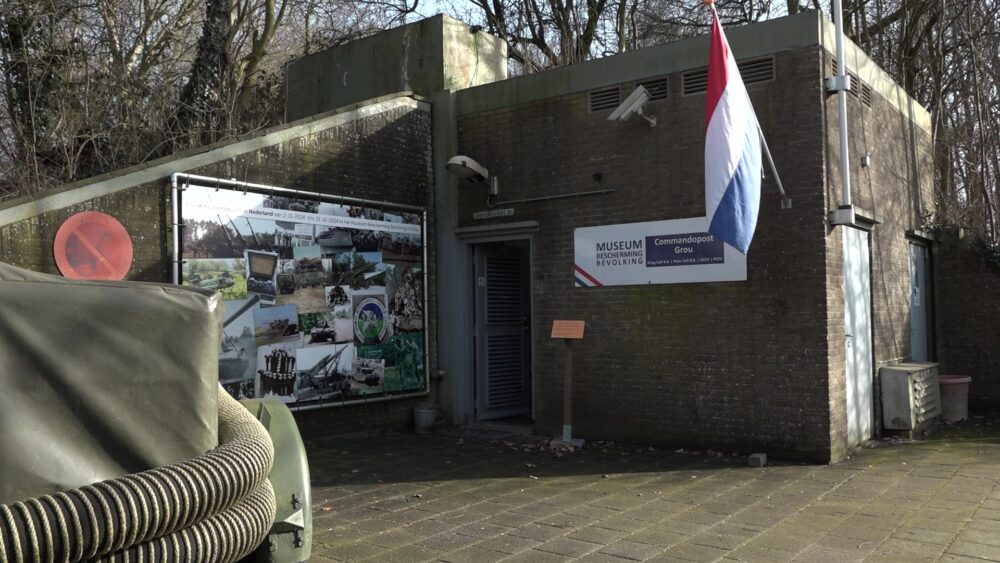 VIDEO – Pake en beppedag in bunkermuseum Grou