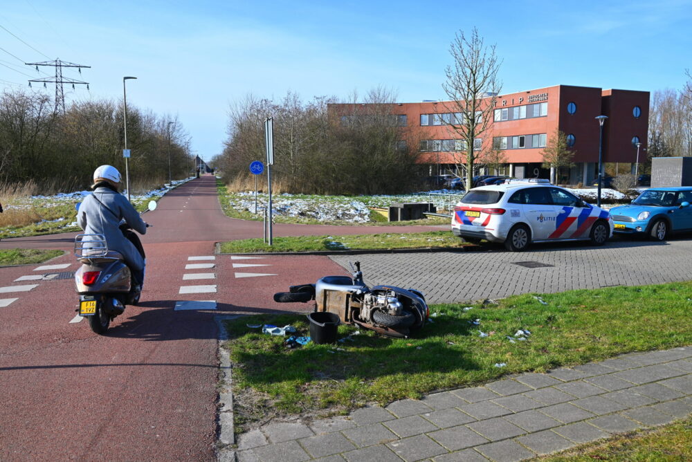 Scooterbestuurder gewond bij ongeluk aan de Wiardaplantage