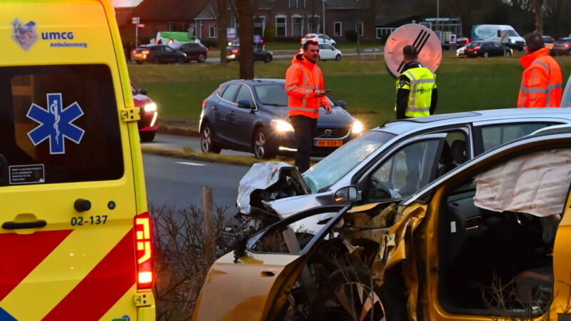 Meerdere voertuigen betrokken bij ongeluk in Reduzum