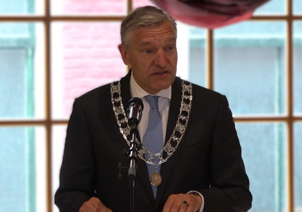 Burgemeester Buma sluit woning in Leeuwarden na vondst van drugs en vuurwapen