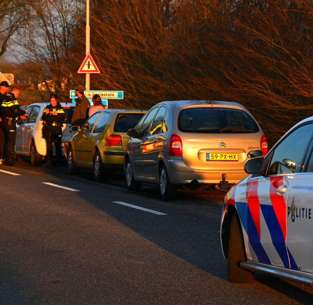 Persoon gewond naar ziekenhuis na kopstaart botsing in Britsum