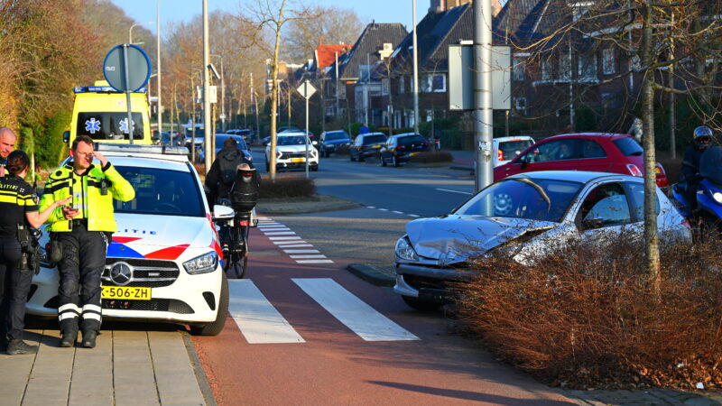 Persoon naar ziekenhuis na aanrijding