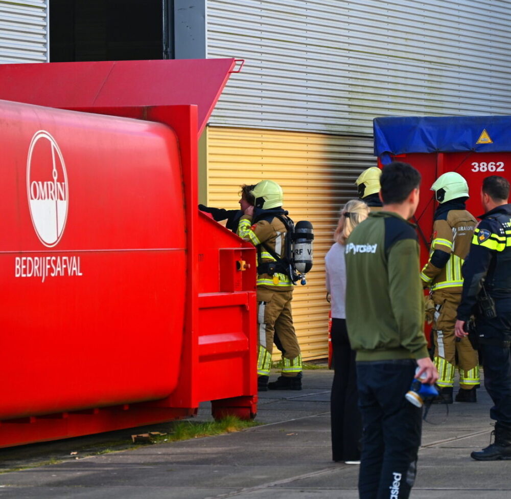 Verkenning van de brand in een loods in Leeuwarden