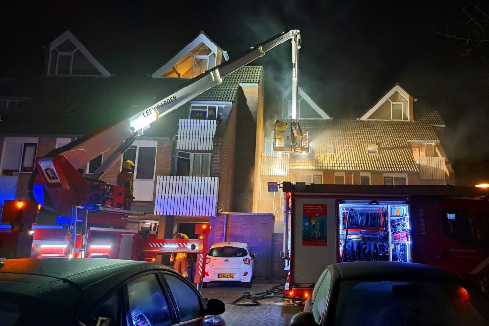 Persoon gered uit brandende woning in Leeuwarden
