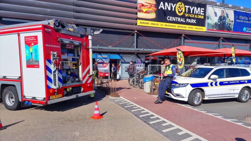 Brandweer bevrijdt kind in Leeuwarden