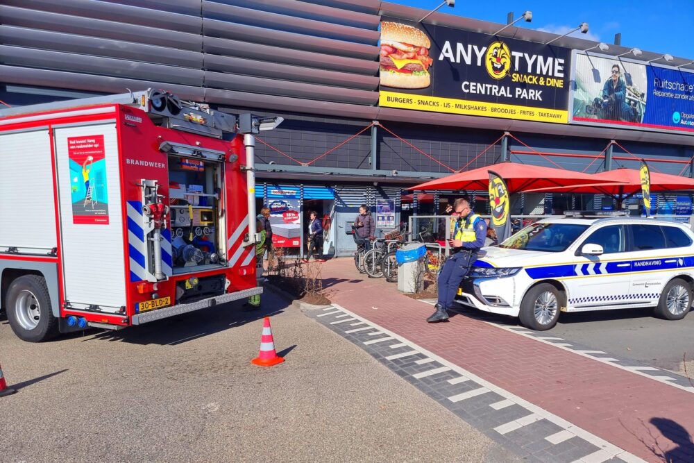 Brandweer bevrijdt kind in Leeuwarden