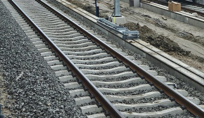 Vrouw op spoor bij De Merodestraat aangetroffen