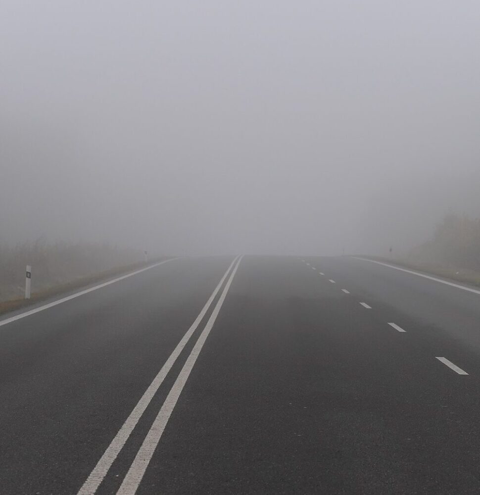 Dichte mist veroorzaakt code geel in Friesland