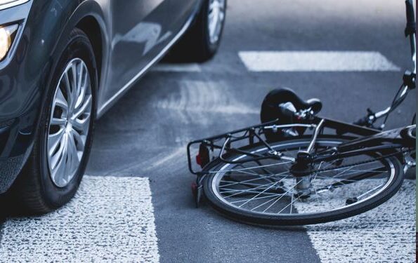 Fietser aangereden op rotonde bij station Leeuwarden