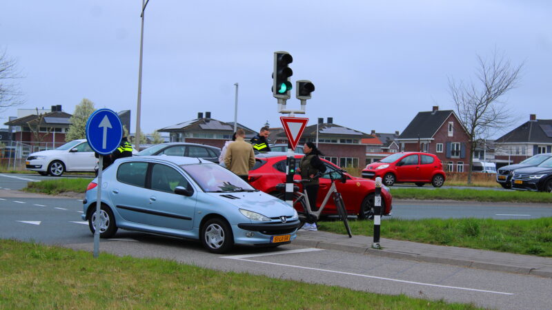 Fietser en automobilist met elkaar in botsing