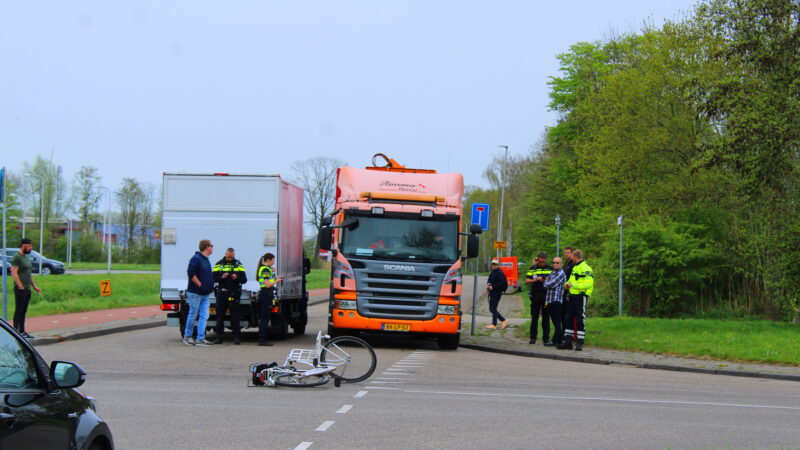 Botsing tussen fietser en bakwagen in Leeuwarden